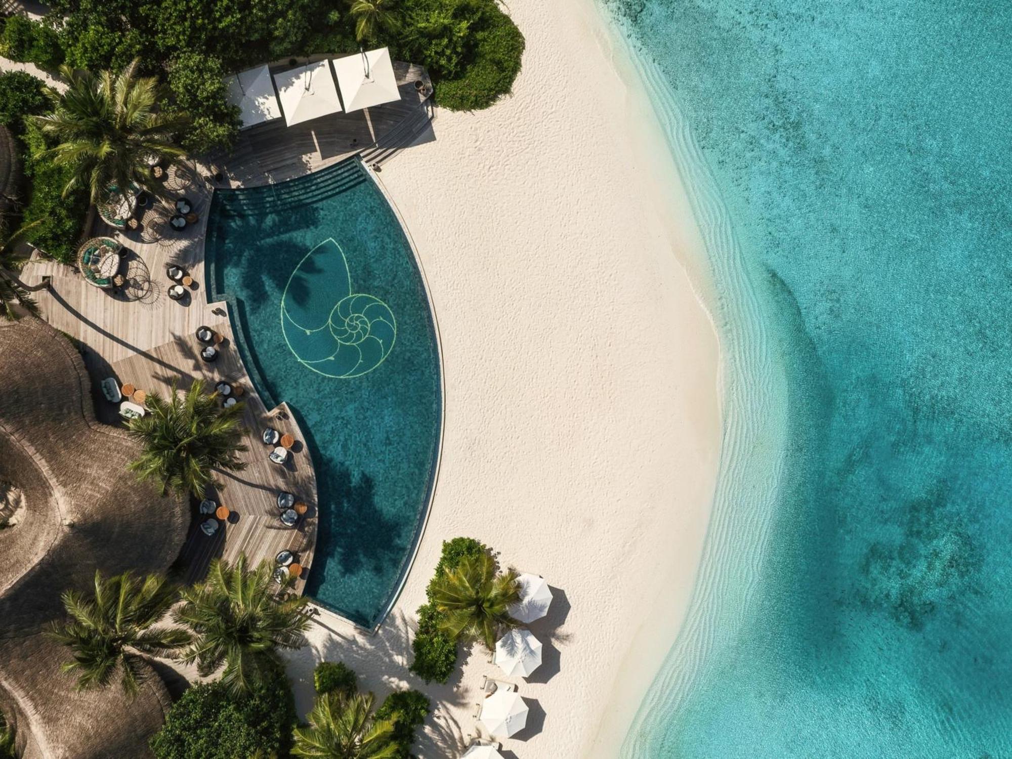 Готель The Nautilus Maldives Kamadhoo Екстер'єр фото