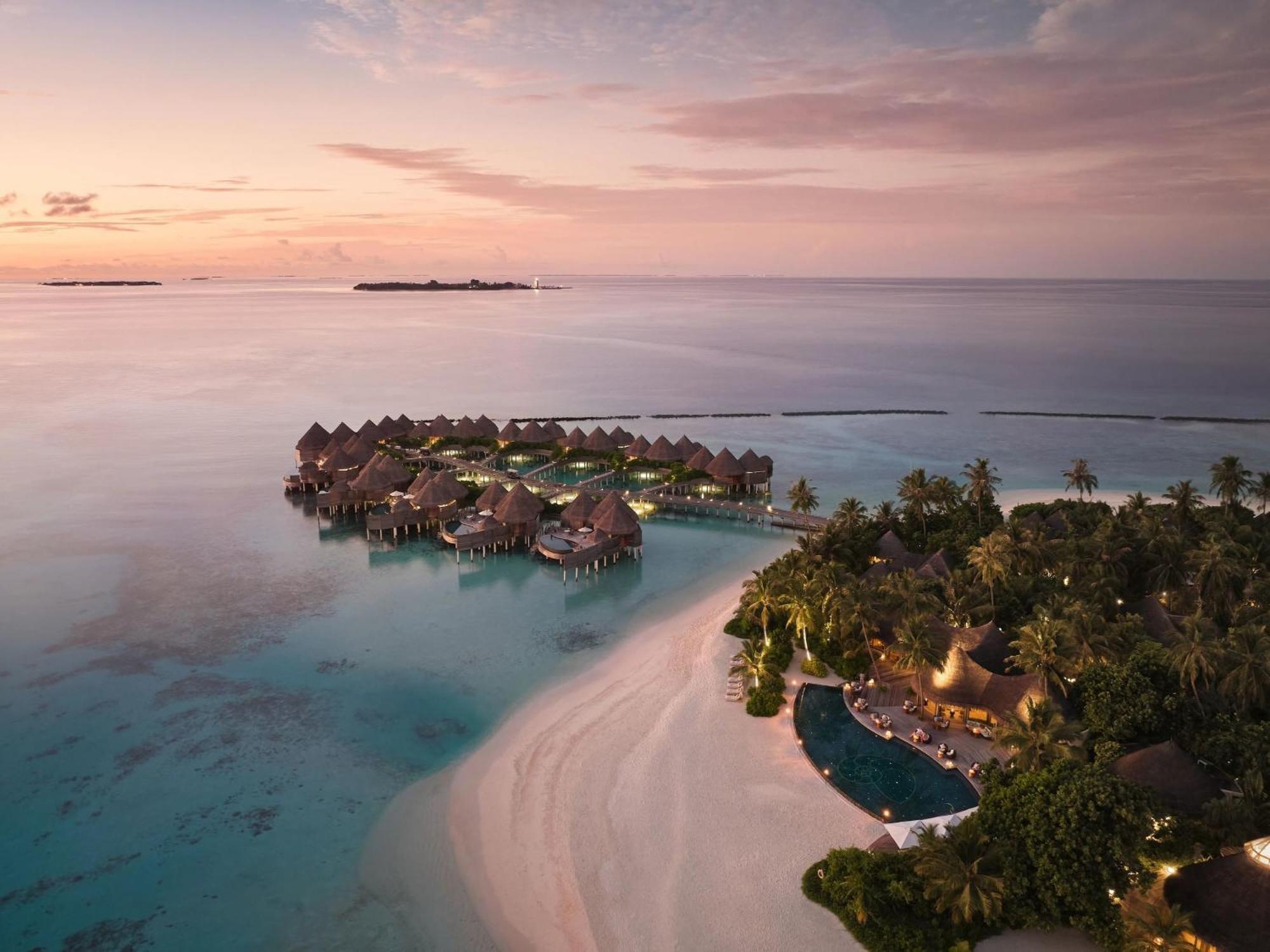 Готель The Nautilus Maldives Kamadhoo Екстер'єр фото